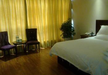 Green Tree Inn Gaoyou Tonghu Road Beihai Express Hotel Янчжоу Экстерьер фото